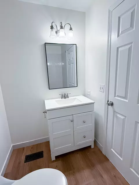 Bath - 4640 Calvert Dr #B1, Rolling Meadows, IL 60008 photo 2 of 3