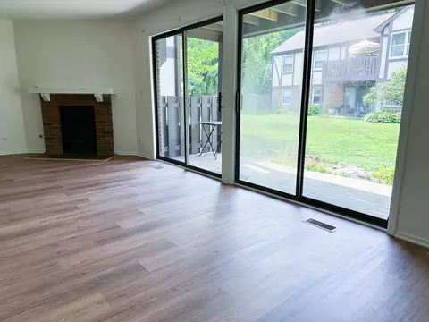 Living - 4640 Calvert Dr #B1, Rolling Meadows, IL 60008 photo 4 of 6