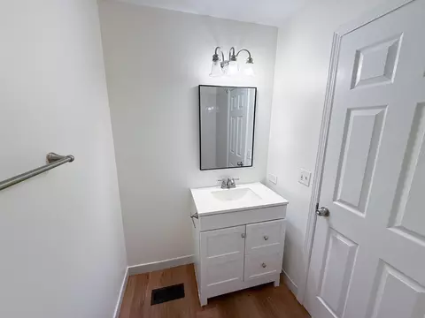 Bath - 4640 Calvert Dr #B1, Rolling Meadows, IL 60008 photo 1 of 3