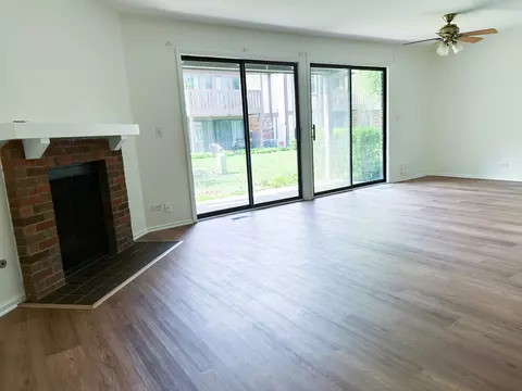 Living - 4640 Calvert Dr #B1, Rolling Meadows, IL 60008 photo 2 of 6