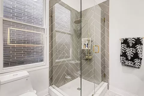 Bath - Undisclosed, Chicago, IL 60622 photo 3 of 4