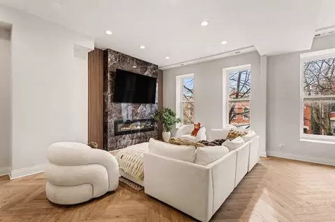Living - Undisclosed, Chicago, IL 60622 photo 4 of 5