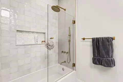 Bath - Undisclosed, Chicago, IL 60622 photo 1 of 4
