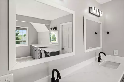 Bath - 2913 Fox Creek Rd, Bloomington, IL 61705 photo 9 of 11