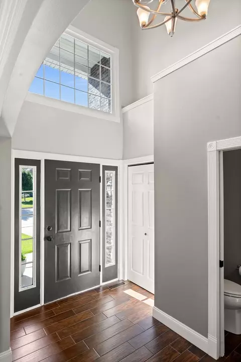 Entry Way - 2913 Fox Creek Rd, Bloomington, IL 61705 photo 3 of 8