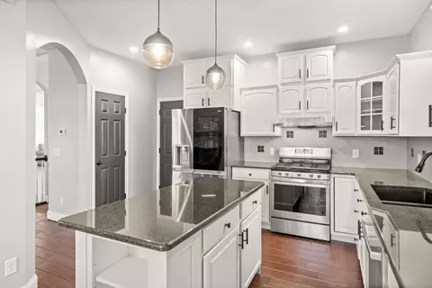 Kitchen - 2913 Fox Creek Rd, Bloomington, IL 61705 photo 4 of 7