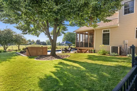 Exterior - 2913 Fox Creek Rd, Bloomington, IL 61705 photo 20 of 29