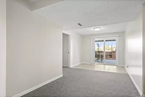 Living - 2913 Fox Creek Rd, Bloomington, IL 61705 photo 10 of 10