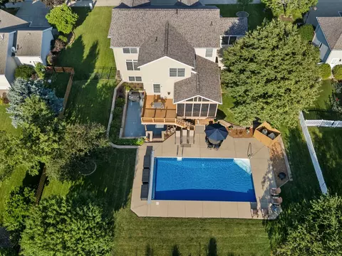 Exterior - 2913 Fox Creek Rd, Bloomington, IL 61705 photo 24 of 29
