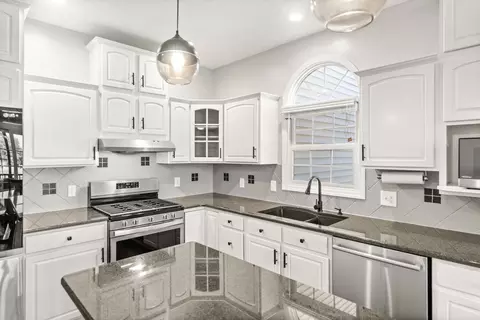 Kitchen - 2913 Fox Creek Rd, Bloomington, IL 61705 photo 5 of 7