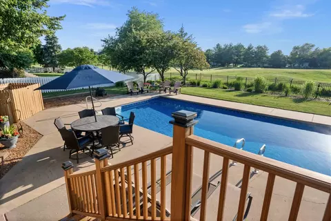 Exterior - 2913 Fox Creek Rd, Bloomington, IL 61705 photo 19 of 29