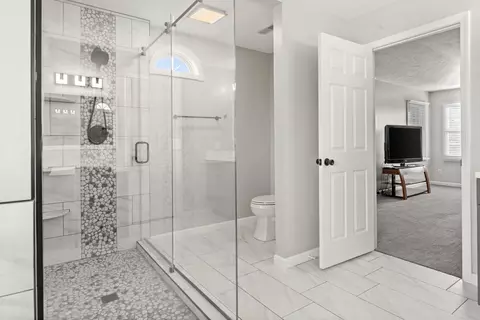 Bath - 2913 Fox Creek Rd, Bloomington, IL 61705 photo 7 of 11