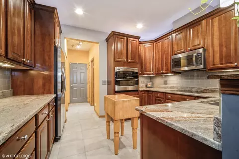 1475 Ginger Woods Ct #2-4, Wheeling, IL 60090 photo 10