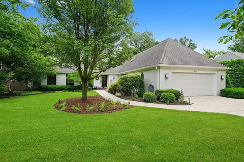 733 Charlemagne Dr, Northbrook, IL 60062