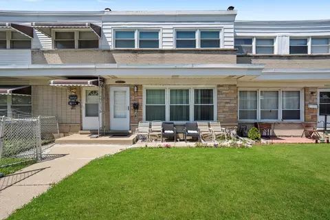 8827 N Washington St #B, Niles, IL 60714