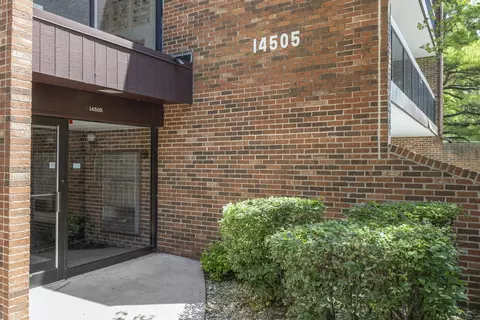 14505 Central Ct #PH4, Oak Forest, IL 60452