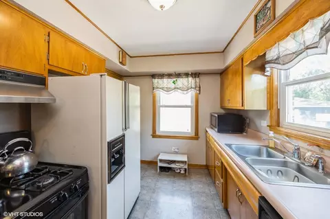 Kitchen - 25 N Ashbel Ave, Hillside, IL 60162 photo 2 of 2
