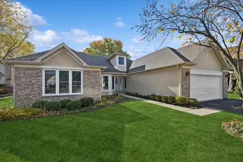 5249 Elliott Dr, Hoffman Estates, IL 60192