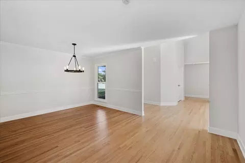 5249 Elliott Dr, Hoffman Estates, IL 60192 photo 4