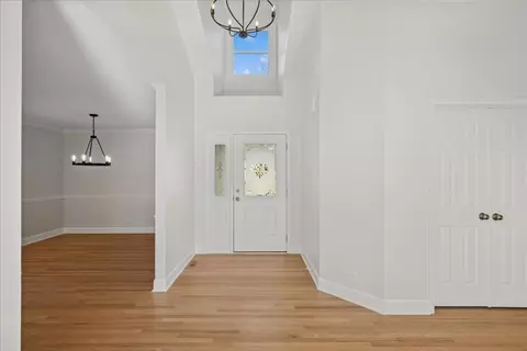 5249 Elliott Dr, Hoffman Estates, IL 60192 photo 2