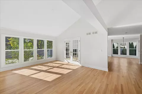 5249 Elliott Dr, Hoffman Estates, IL 60192 photo 3