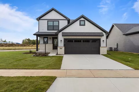 25 Meadow Dr, Monticello, IL 61856