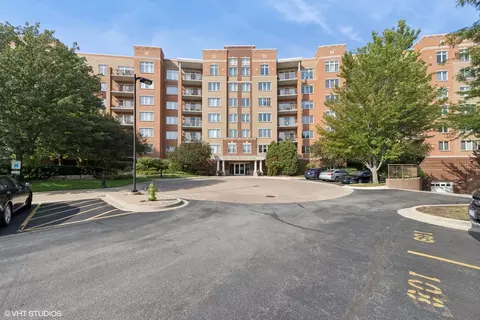 1 N Beacon Pl #606, La Grange, IL 60525