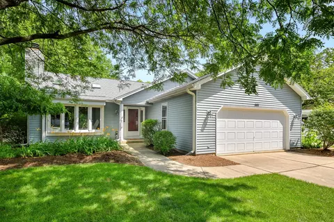 1101 Winnebago Trl, Batavia, IL 60510