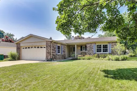 709 Carriageway Dr, Buffalo Grove, IL 60089