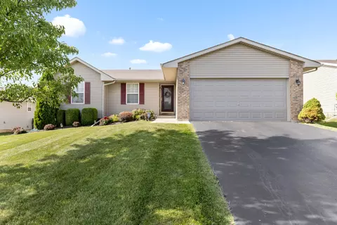 3034 Warwickshire Dr, Machesney Park, IL 61115