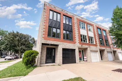 558 W 45th St, Chicago, IL 60609