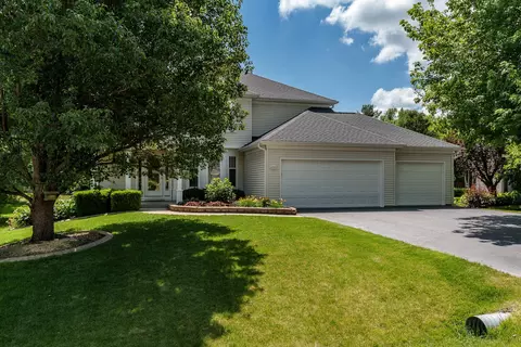 5579 Hazel Cir, Roscoe, IL 61073 photo 2