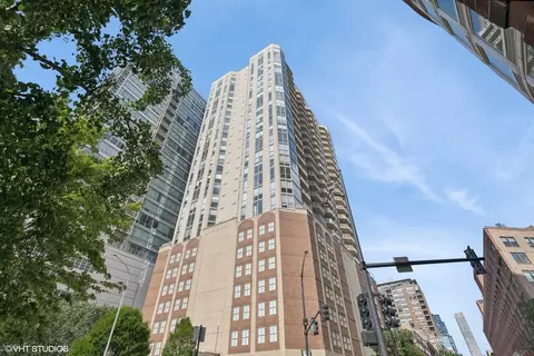 645 N Kingsbury St #2002, Chicago, IL 60654