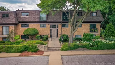 208 Kenston Ct #208, Geneva, IL 60134