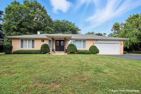 4725 Winnebago Dr, Wonder Lake, IL 60097