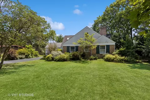 1529 Hawthorne Ln, Glenview, IL 60025