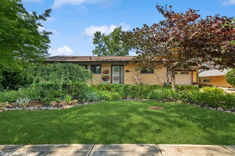 316 S Reuter Dr, Arlington Heights, IL 60005