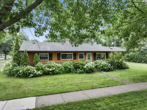 1207 W Busse Ave, Mount Prospect, IL 60056