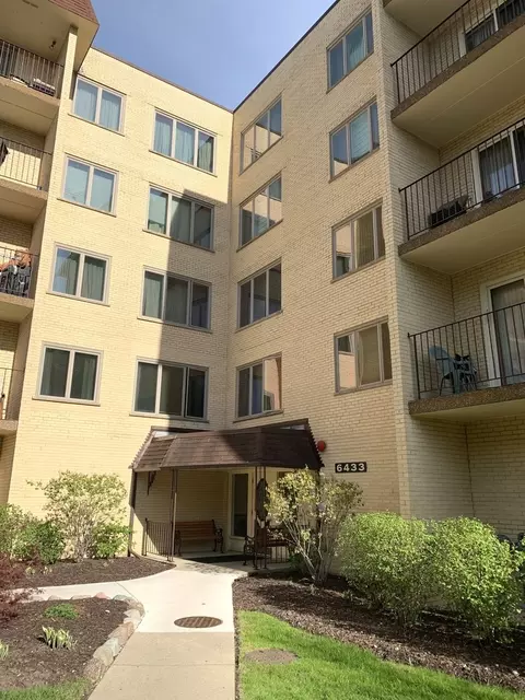6433 W Belle Plaine Ave #209, Chicago, IL 60634