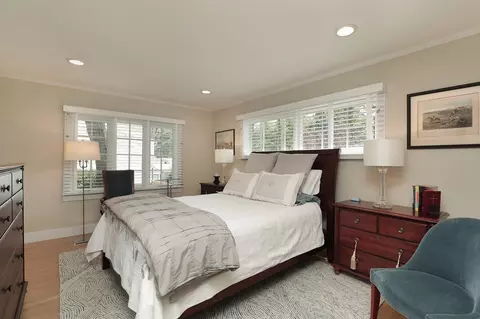 Bedroom - 100 Beach Rd, Glencoe, IL 60022 photo 2 of 3