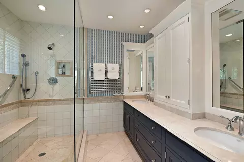Bath - 100 Beach Rd, Glencoe, IL 60022 photo 5 of 5