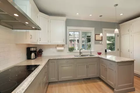Kitchen - 100 Beach Rd, Glencoe, IL 60022 photo 3 of 3