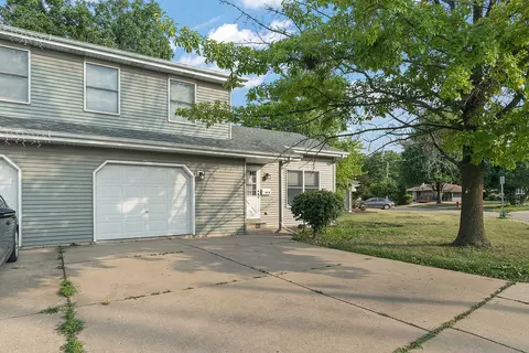 831 Horseshoe Dr #B, Joliet, IL 60435