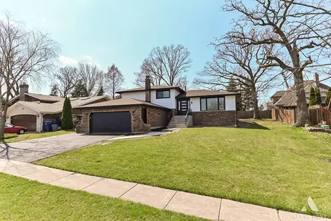 8770 S 81st Ct, Hickory Hills, IL 60457