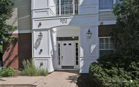 3317 Stratford Ct #3B, Lake Bluff, IL 60044