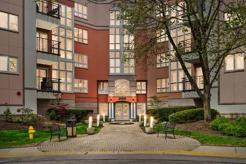 3100 Lexington Ln #203, Glenview, IL 60026