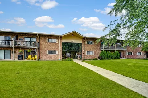 7410 Brookdale Dr #115, Darien, IL 60561