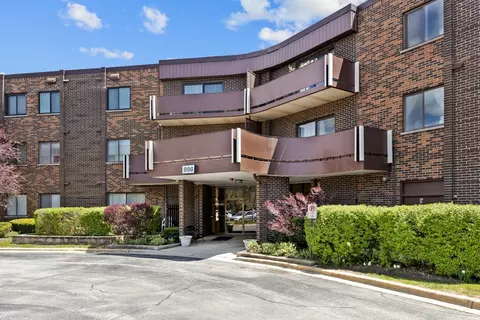 898 Wellington Ave #218, Elk Grove Village, IL 60007