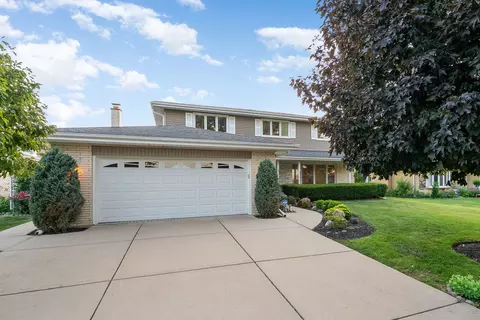 1020 S Grace Dr, Mount Prospect, IL 60056