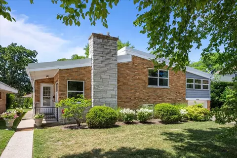 8844 Laramie Ave, Skokie, IL 60077
